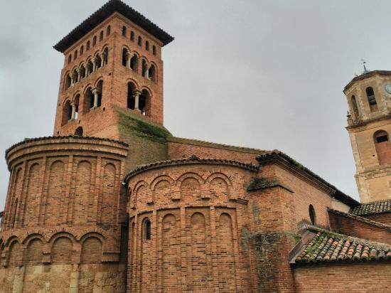 Iglesia de San Tirso